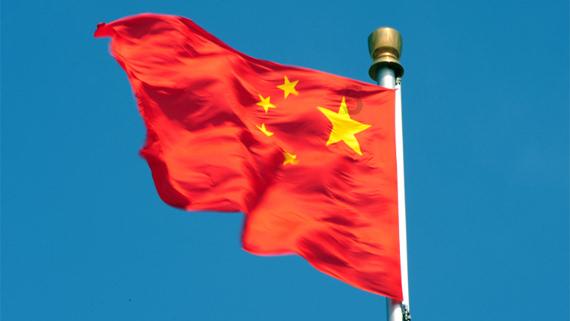 天宝收费所宜丰收费站 小车故障滞留收费站 “高速映山红”服务不打烊