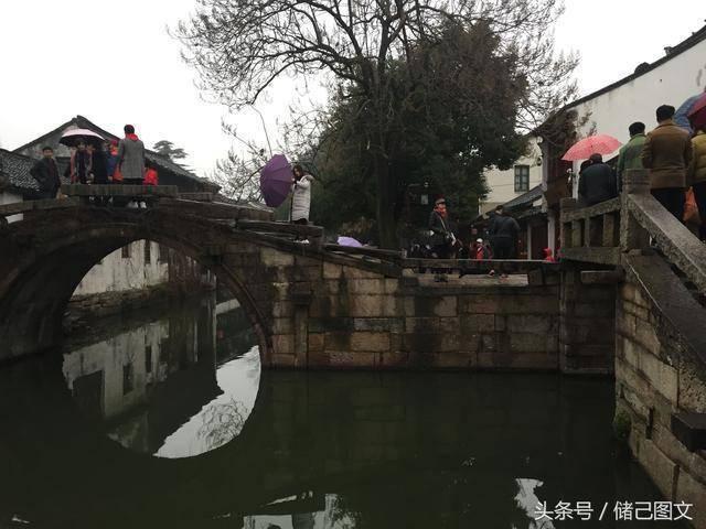 《双面胶》亚平摸丽鹃屁股，不是他好色，而是他对丽鹃最狠的算计