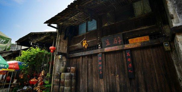 优巨新材预计2023年营收、净利双下滑,募资合理性遭问询